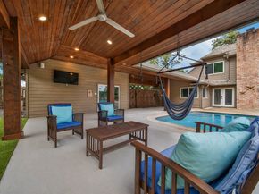 10915 Holly Springs Drive, Houston TX 77042