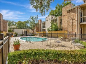 2001 Bering Drive 10H, Houston TX 77057