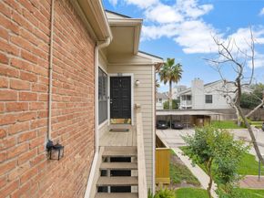 2001 Bering Drive 10H, Houston TX 77057