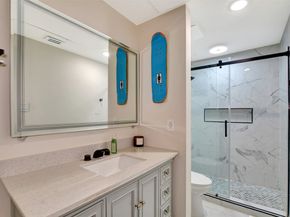 2001 Bering Drive 10H, Houston TX 77057