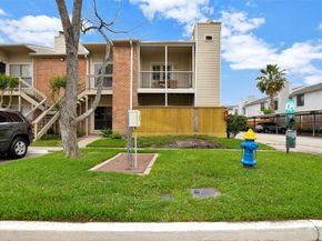2001 Bering Drive 10H, Houston TX 77057
