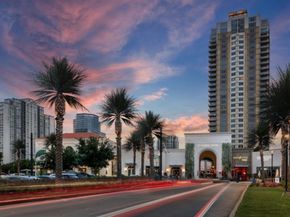 2001 Bering Drive 10H, Houston TX 77057