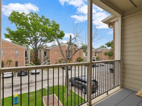 2001 Bering Drive 10H, Houston TX 77057