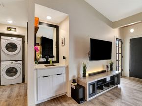 2001 Bering Drive 10H, Houston TX 77057