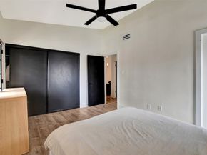 2001 Bering Drive 10H, Houston TX 77057