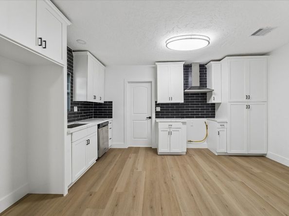 817 E 32nd Street, Houston TX 77022