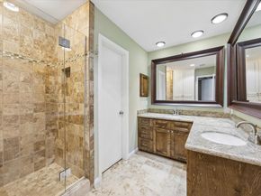 2219 Triway Lane 240, Houston TX 77043