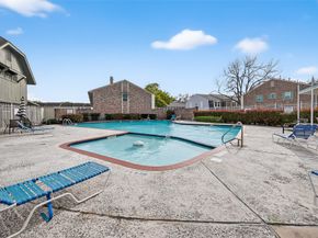 6351 Briar Rose Drive 149, Houston TX 77057