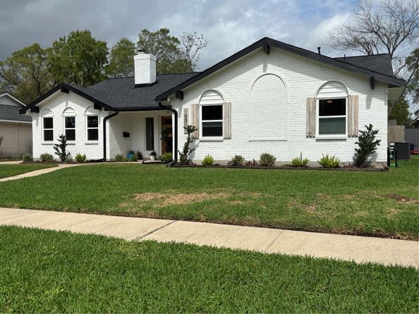 15511 Bowsprit Lane, Houston TX 77062