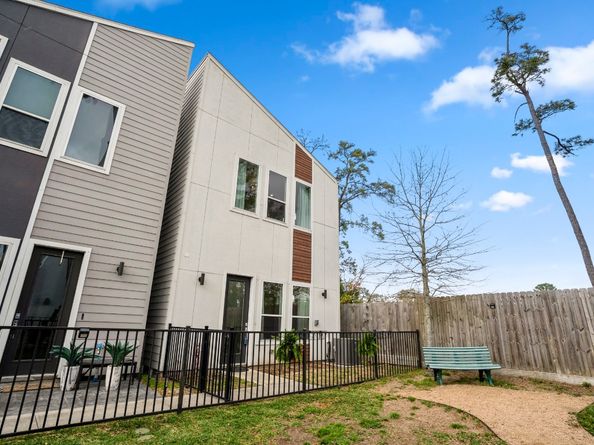 594 Janisch Road, Houston TX 77018