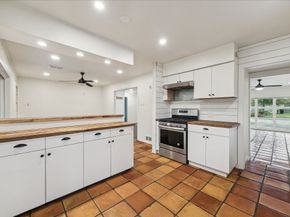 7262 Roos Road, Houston TX 77074