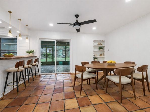 7262 Roos Road, Houston TX 77074