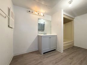 2822 S Bartell Drive 38, Houston TX 77054