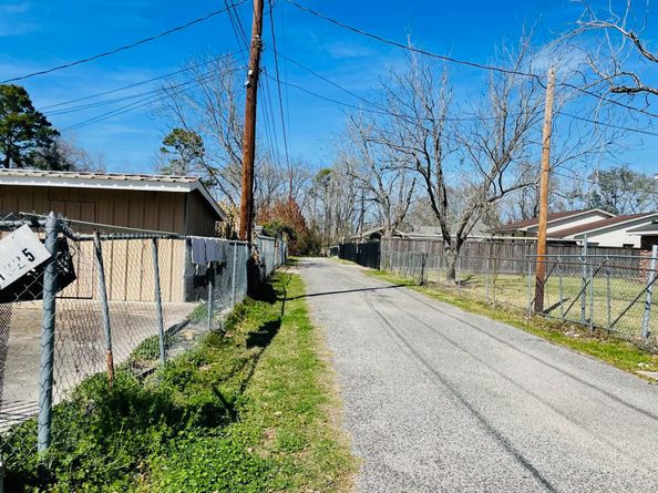 1825 Isom Street, Houston TX 77039