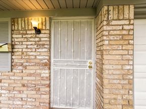 7714 Sterlingshire Street, Houston TX 77016