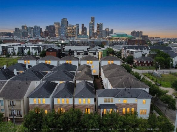 2810 Capitol Street, Houston TX 77003