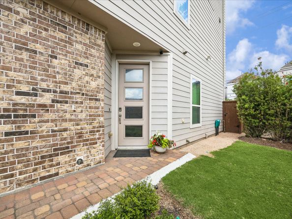 1702 Oak Leaf Pass Drive, Houston TX 77055