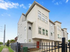 1902 Fletcher Street, Houston TX 77009