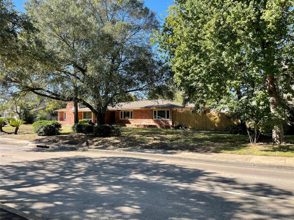 3510 N Braeswood Boulevard, Houston TX 77025