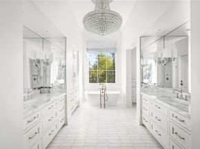 811 Creek Wood Way, Houston TX 77024