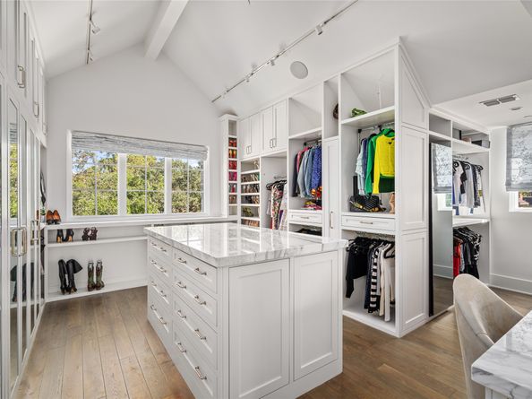 811 Creek Wood Way, Houston TX 77024