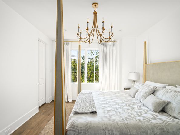 811 Creek Wood Way, Houston TX 77024