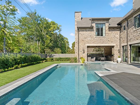 811 Creek Wood Way, Houston TX 77024