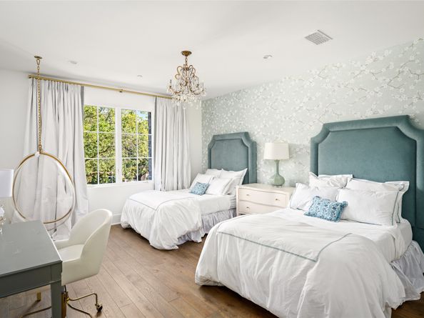 811 Creek Wood Way, Houston TX 77024