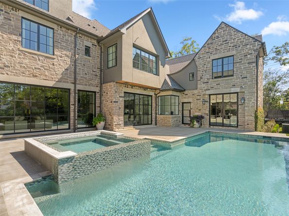 811 Creek Wood Way, Houston TX 77024