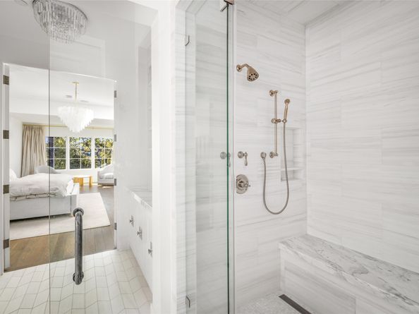 811 Creek Wood Way, Houston TX 77024