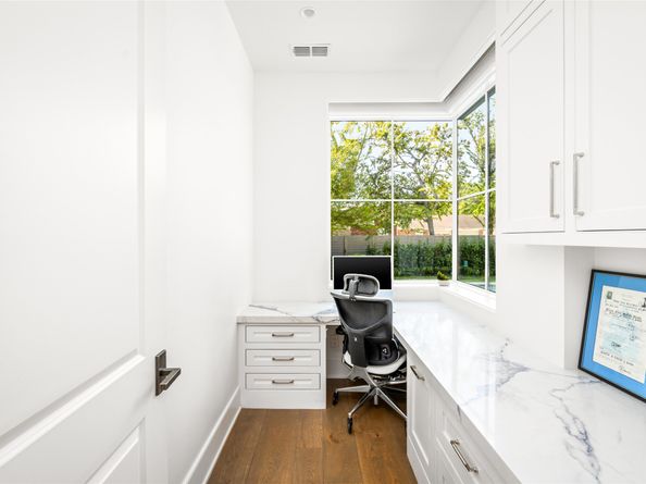 811 Creek Wood Way, Houston TX 77024