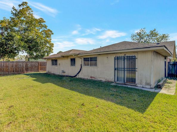 5139 Bungalow Lane, Houston TX 77048