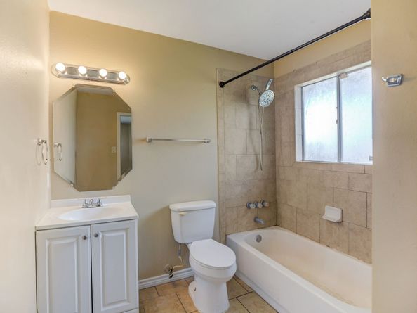 5139 Bungalow Lane, Houston TX 77048