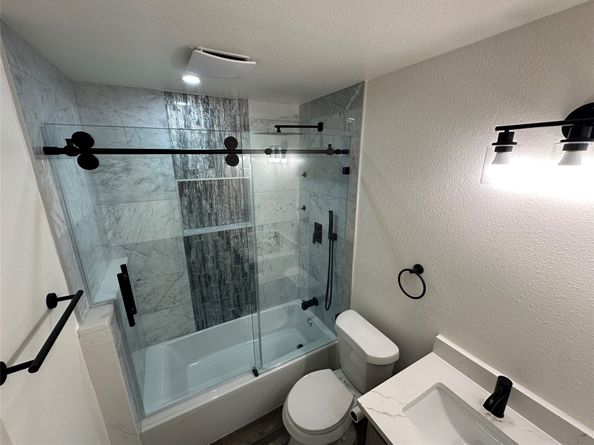 5803 E Greencraig Drive E, Houston TX 77035