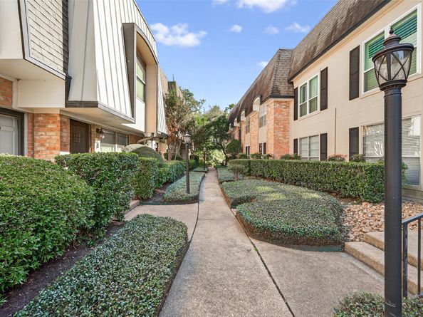 1805 Stoney Brook dr Drive 103, Houston TX 77063
