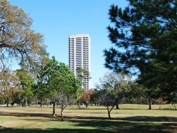 1701 Hermann Drive 21F, Houston TX 77004