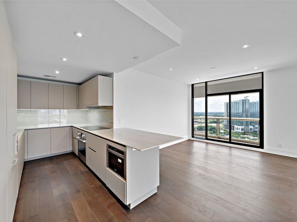 1701 Hermann Drive 21F, Houston TX 77004