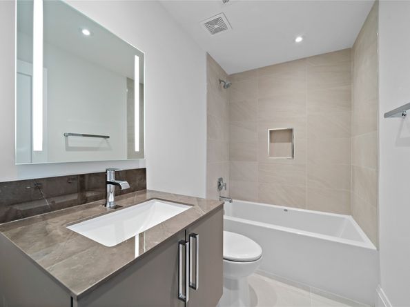 1701 Hermann Drive 21F, Houston TX 77004