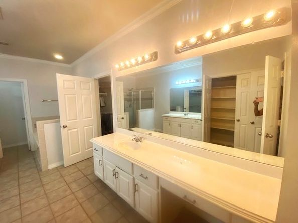 2806 Bering Drive, Houston TX 77057