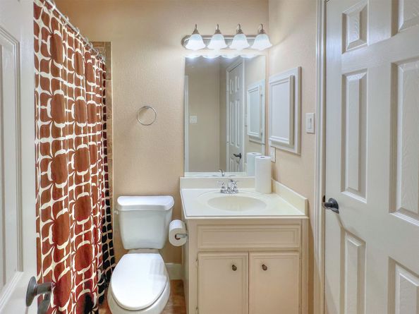 2325 Hutchins Street, Houston TX 77004