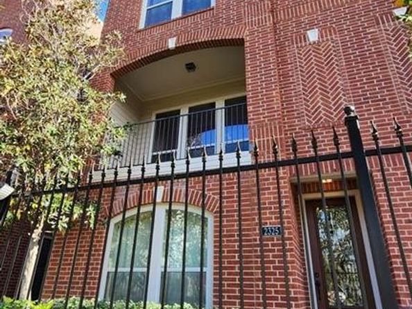 2325 Hutchins Street, Houston TX 77004