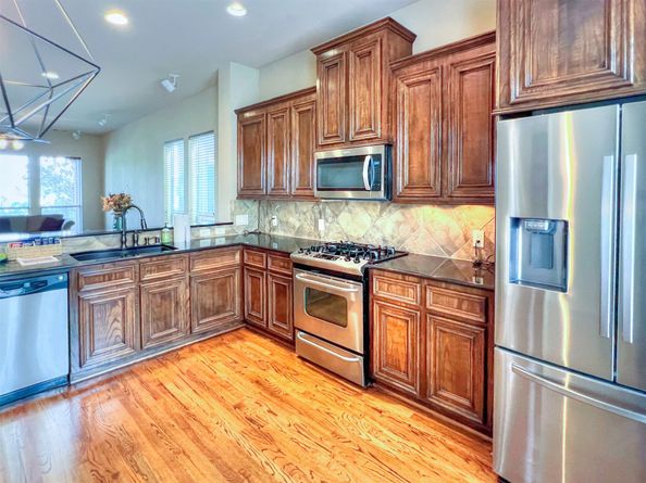 2325 Hutchins Street, Houston TX 77004