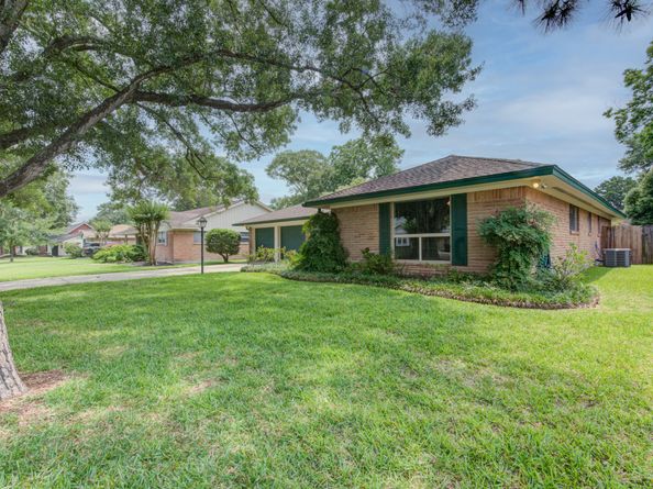 1708 Capstan Road, Houston TX 77062