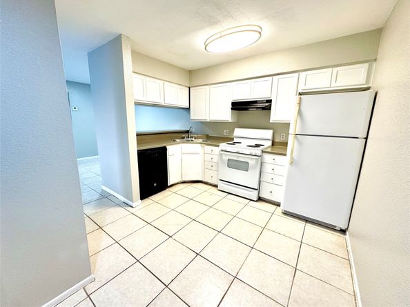 9090 S Braeswood Boulevard 47, Houston TX 77074