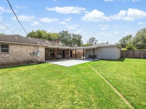 7614 Braesview Lane, Houston TX 77071