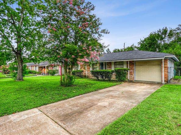 1323 W Donovan Street, Houston TX 77091