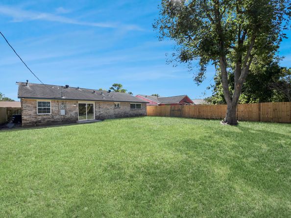 13606 Sunrose Lane, Houston TX 77045