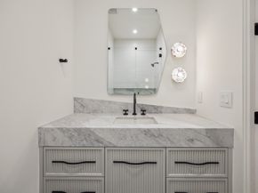 1656 Banks Street, Houston TX 77006