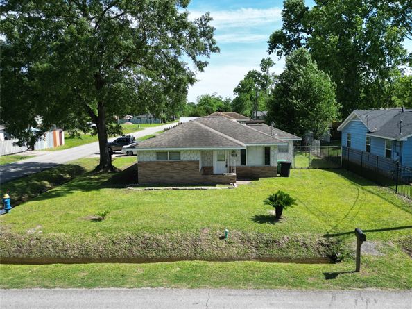 8038 Woodlyn Road, Houston TX 77028