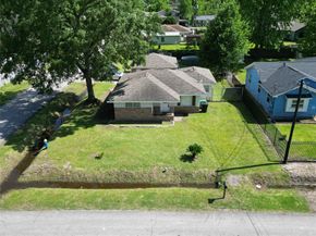 8038 Woodlyn Road, Houston TX 77028